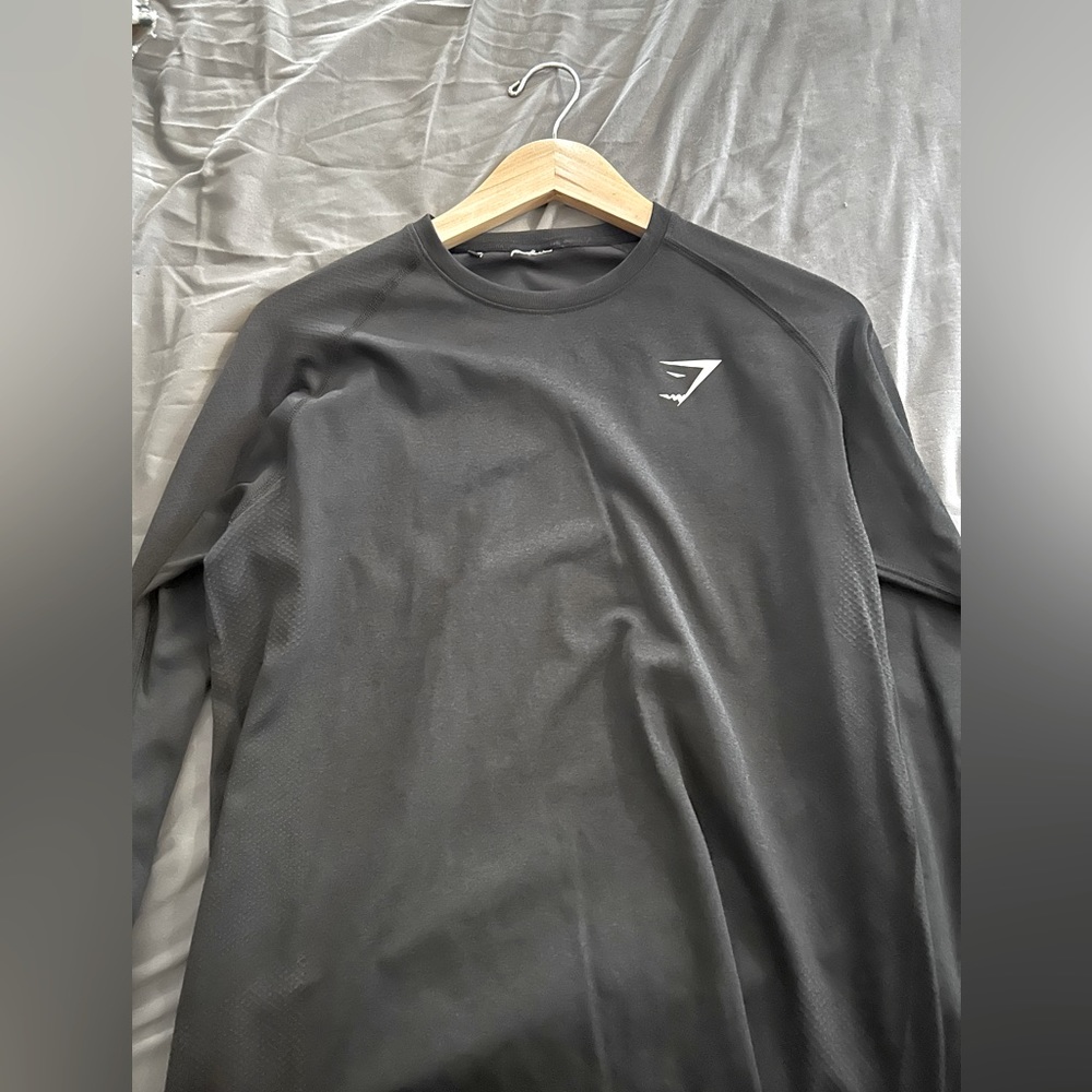 Black gym shark long sleeve